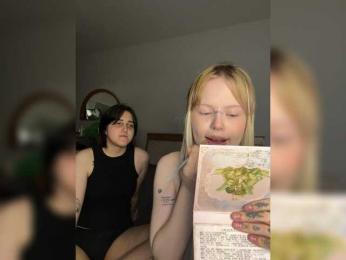 AliceAndMia webcam model stream image