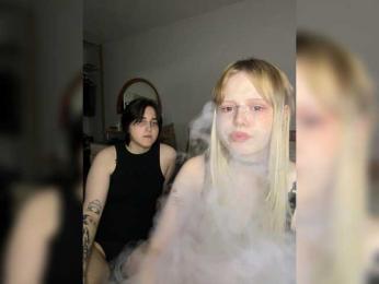 AliceAndMia webcam model stream image