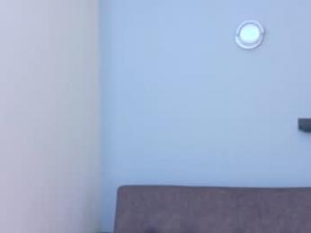 chloe_and_scarlett webcam model stream image
