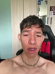 heyy_noah11 webcam model stream image
