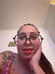 queenlo_xxx webcam model stream image