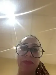 queenlo_xxx webcam model stream image