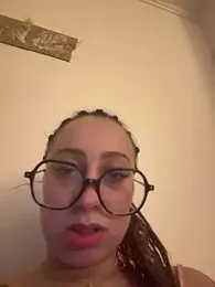 queenlo_xxx webcam model stream image