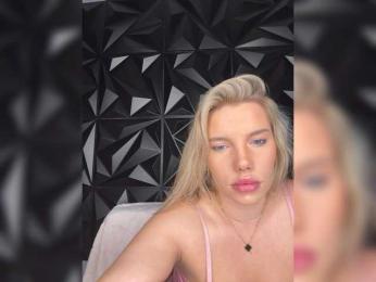 LYALYAtop webcam bongacams model stream image