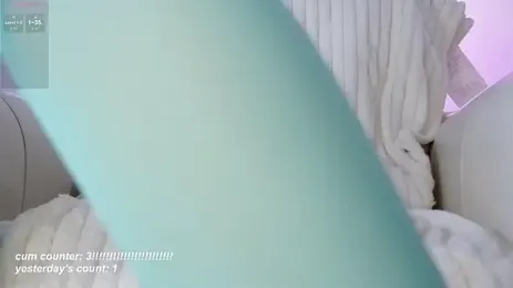 Laurainlove webcam model stream image