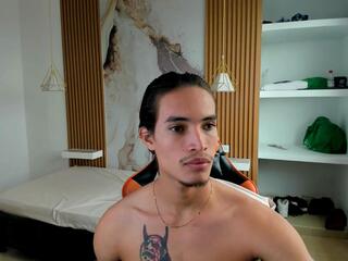 Kenshi Roa webcam flirt4free model stream image