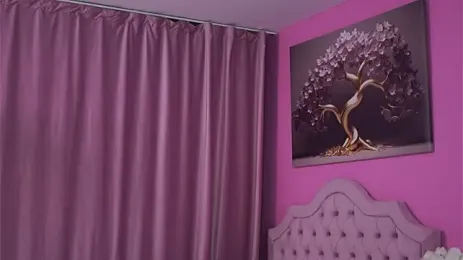 LaraBrynn webcam model stream image