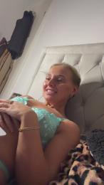 Blonde_barbie webcam preview