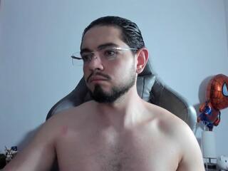 Luigi White webcam model stream image