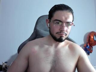 Luigi White webcam model stream image