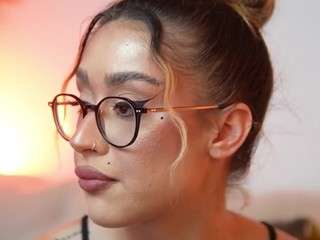 aileenaxa webcam camsoda model stream image