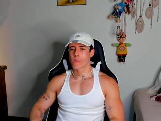 Aaron Bain webcam flirt4free model stream image