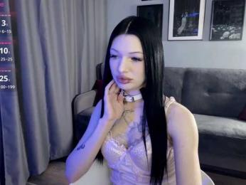 dark-girl webcam model stream image