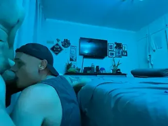2hornyguyz webcam model stream image