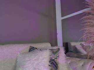 zoee-8 webcam model stream image