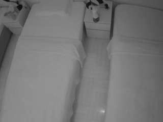 voyeurcam-julmodels-bed-5 webcam model stream image