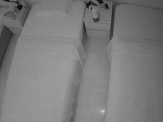 voyeurcam-julmodels-bed-5 webcam model stream image