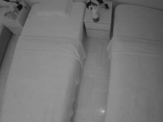 voyeurcam-julmodels-bed-5 webcam model stream image