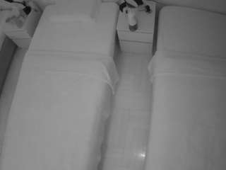 voyeurcam-julmodels-bed-5 webcam model stream image