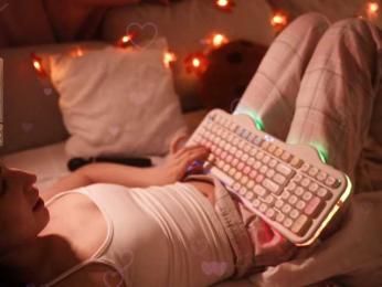 HorneyJozy webcam model stream image