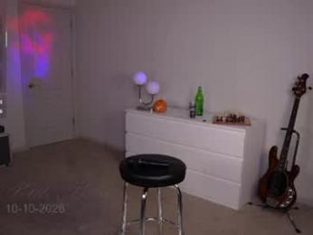 petitebrat webcam chaturbate model stream image