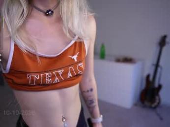 petitebrat webcam model stream image