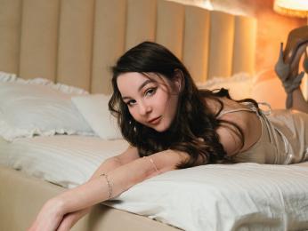 PollyGlen webcam model stream image