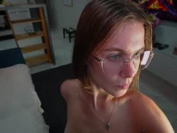 molly_p webcam chaturbate model stream image