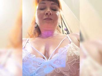 Flirt_Red webcam model stream image