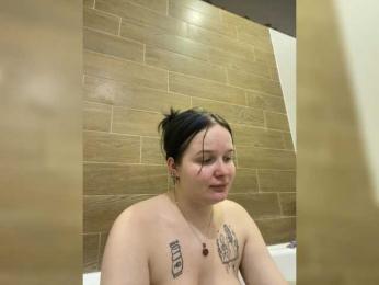 Lizzi-Peach webcam preview