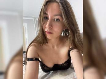-KrissX- webcam bongacams model stream image